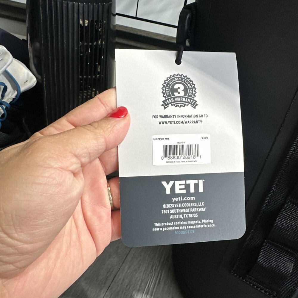 YETI Hopper M15 Soft Cooler Black Brand New W Tags 32 Can Magshield - Picture 4 of 9